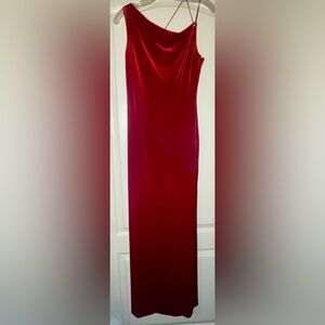 LIKE NEW BEAUTIFUL RED VELVET GOWN SIZE 8